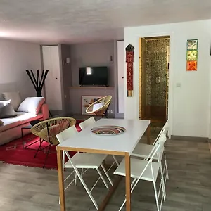 Appartement Charmant En Rez De à, Vence
